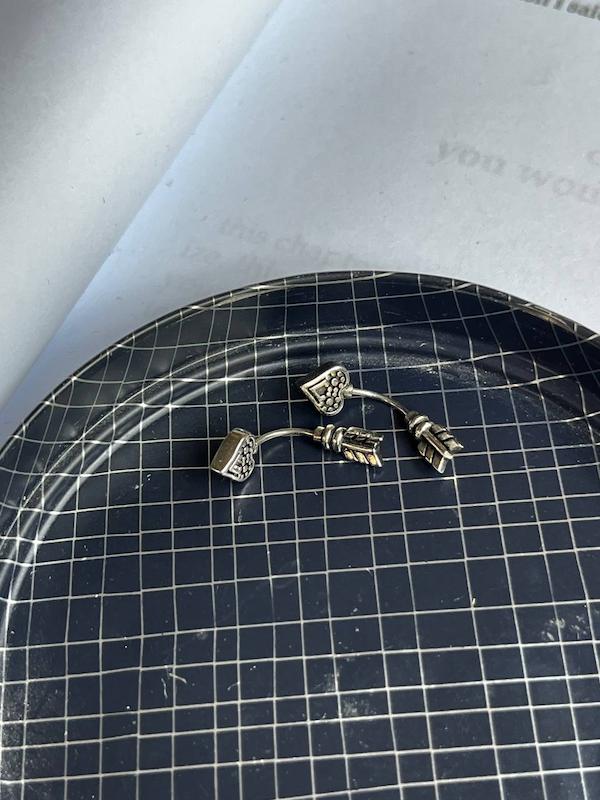 پیرسینگ ابرو و روک تیرقلبی