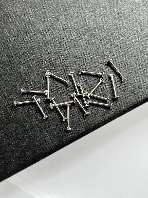 پیرسینگ جواهری لب