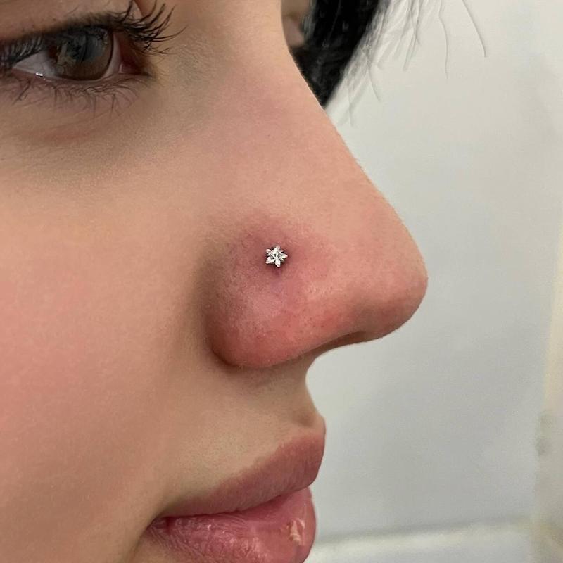 پیرسینگ بینی ستاره پایه HC (نوستریل)