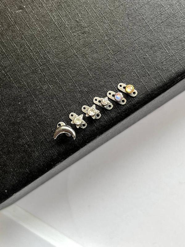 پیرسینگ میکرودرمال ماه و ستاره