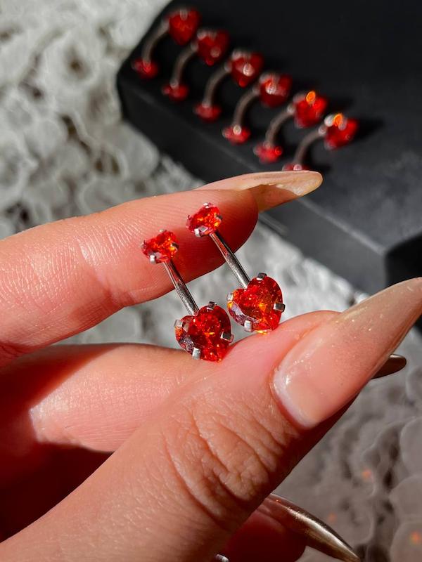 پیرسینگ ناف قلب جواهری قرمز