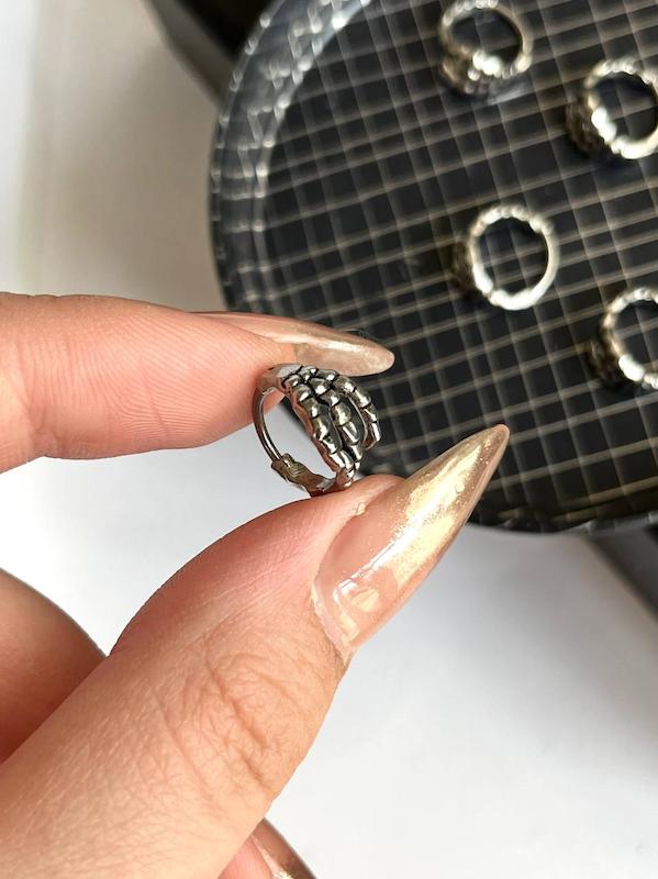 گوشواره سیاه‌قلم پنجه‌عقاب