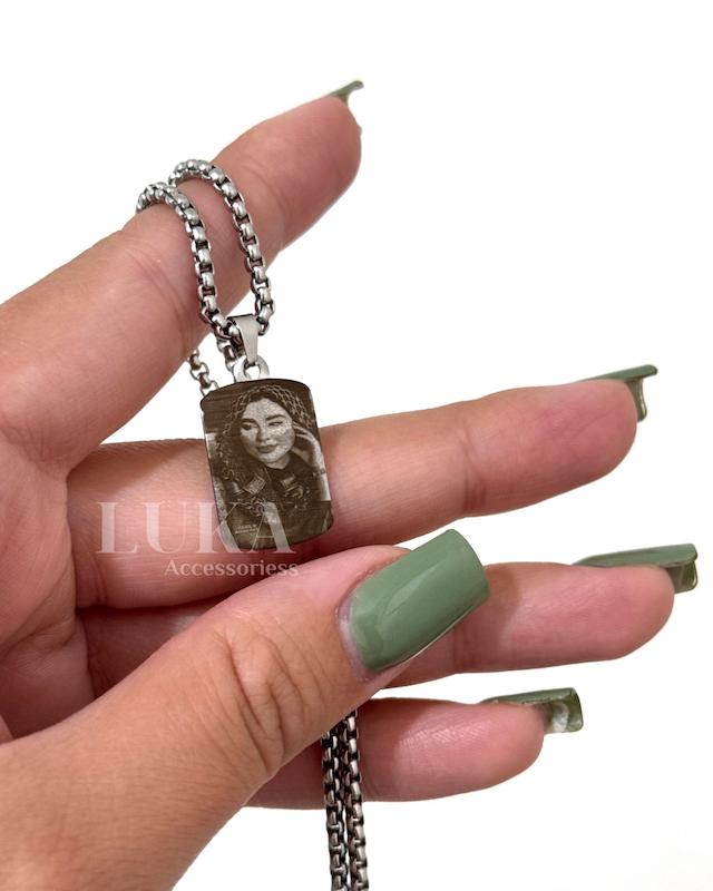 گردنبند حک چهره مستطیل مینی