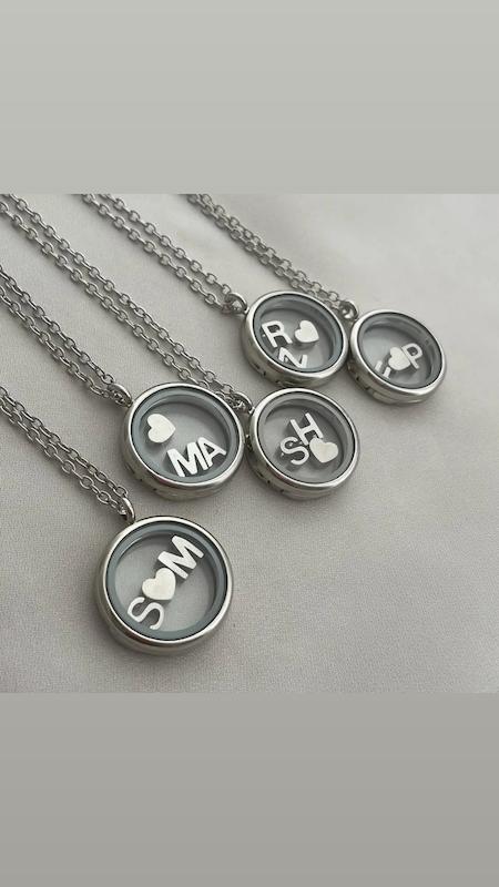 لاکت شیشه ای  با حروف دلخواه(نقره ای)