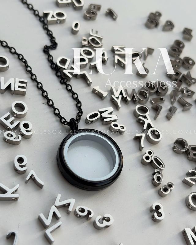 لاکت شیشه ای  با حروف دلخواه(مشکی)