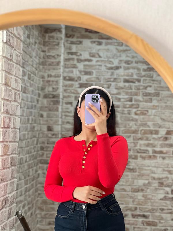 بلوز دکمه طلایی