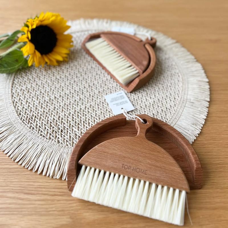 جارو چوبی دسته‌ دار