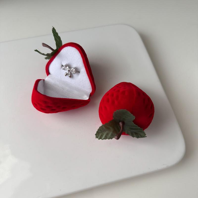 جعبه کادویی جواهر طرح توت فرنگی 