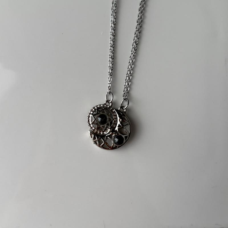 گردنبند ست دو نفره مگنتی (۱۰۰زبان دوستت دارم)