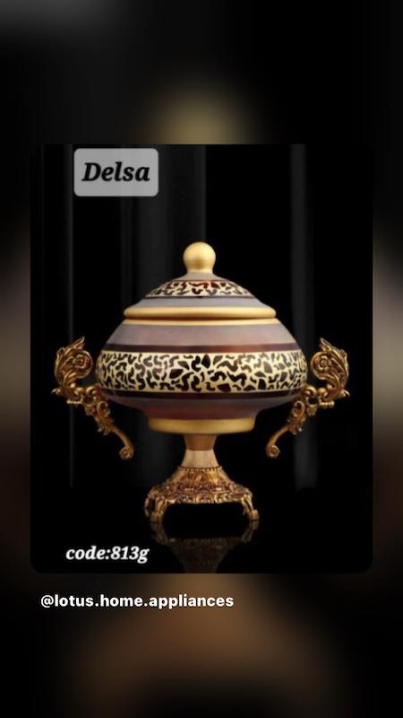 ✨ ویژگی‌های محصول  • برند: Eriko (اریکو)  • مدل: دلسا  • کد محصول: 813G  • نوع: شکلات‌خوری پایه‌دار – سایز بزرگ  • رنگ بدنه: زرشکی لوکس  • پوشش سطح: سندبلاست مات  • کاربرد: پذیرایی شکلات، نقل، آجیل ریز، دکور  • مناسب: مهمانی‌های رسمی، جهیزیه، هدیه