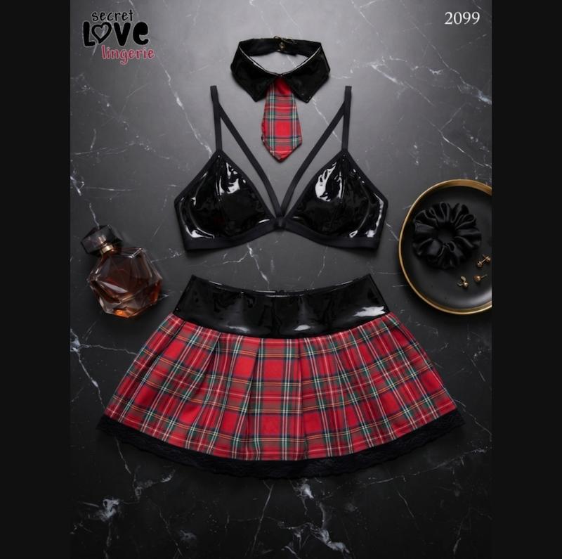 کاستوم . اسکول