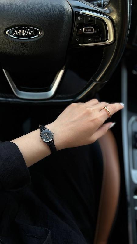 ساعت بند چرمی صفحه مشکی