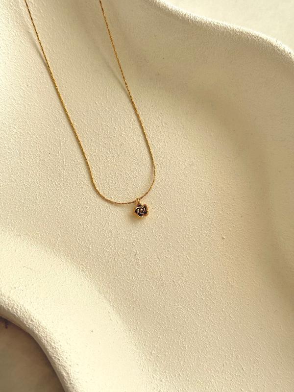 گردنبند رز مينياتورى طلايى