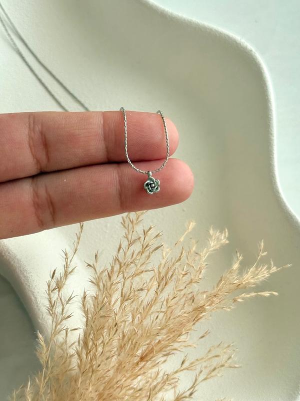 گردنبند رز مينياتورى نقره اى