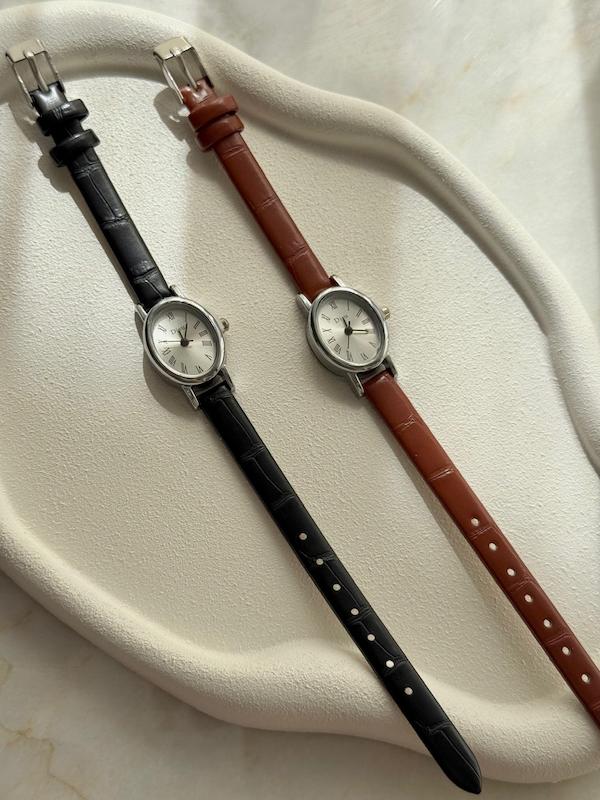 ساعت مينيمال بيضى بند چرمى