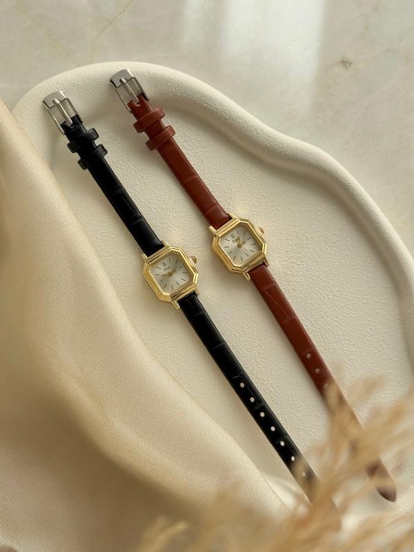 ساعت مينيمال مربع بند چرمى