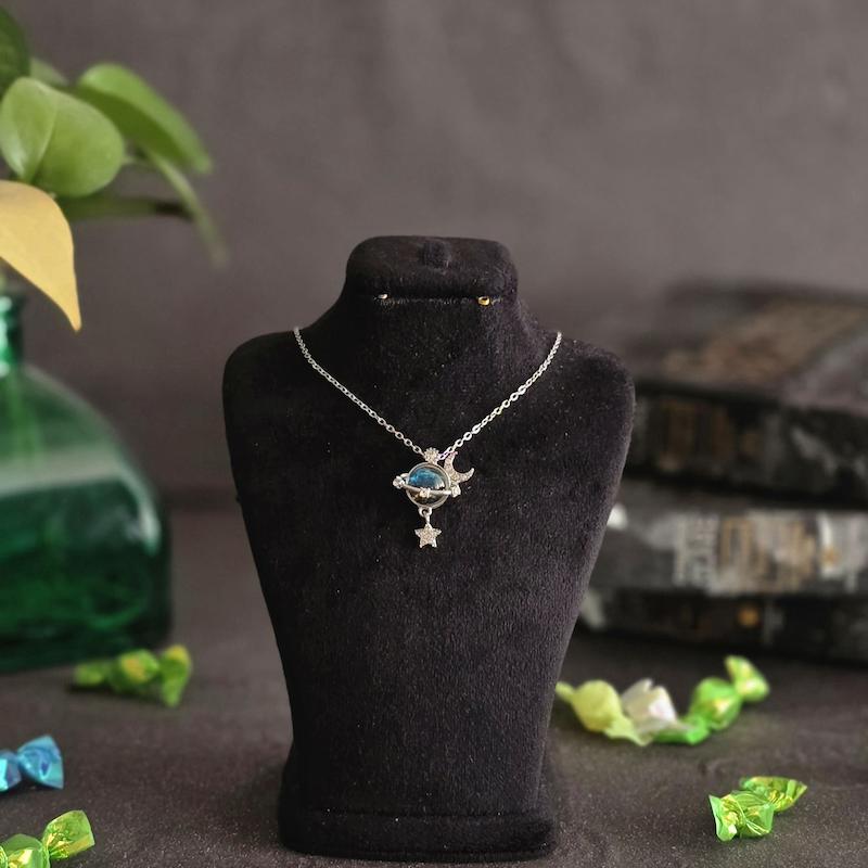 گردنبند دنیا