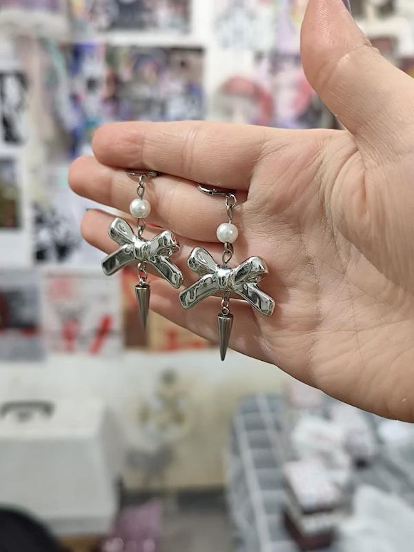 گوشواره پاپیون اسپایکی
