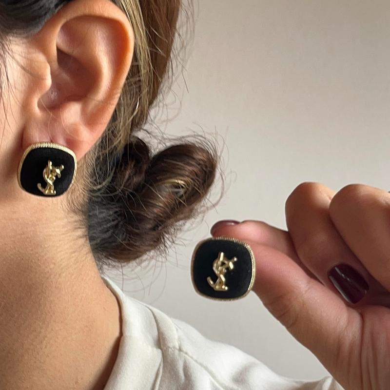 گوشواره ایوسن لوران مربع مخملی 