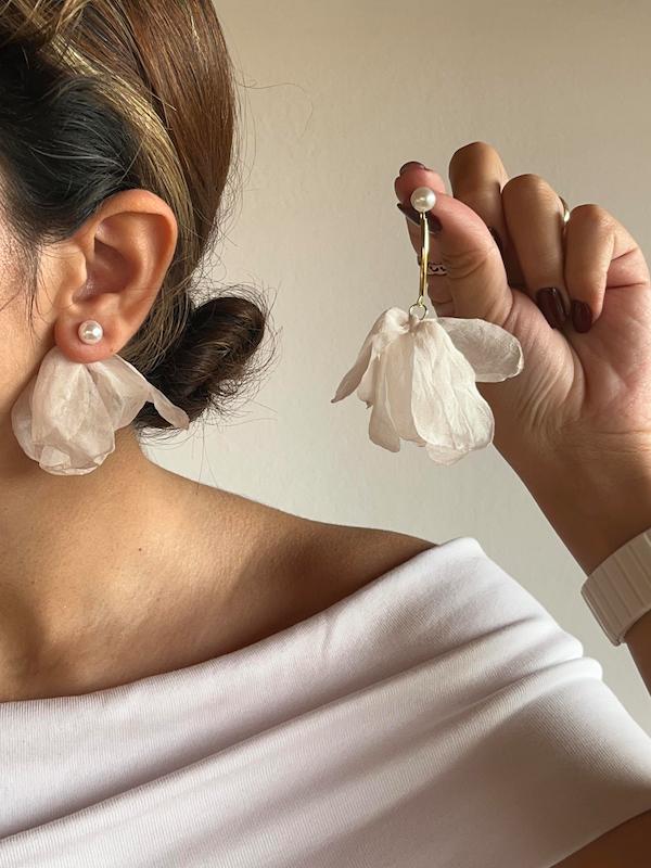 گوشواره گل حریر سفید تا به تا 