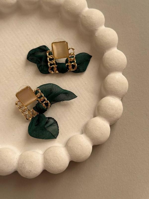 گوشواره پاپیون پارچه ای سبز سلطنتی