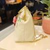 کار دست دوزی شده باغ و پرنده