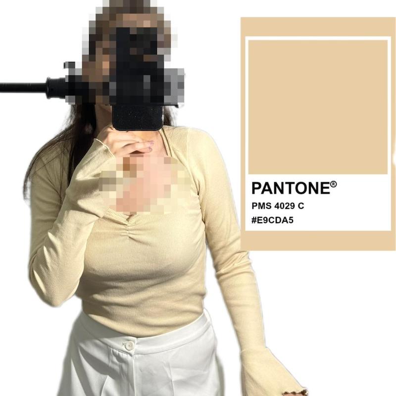 بلوز آستین کلوش یقه دلبری 