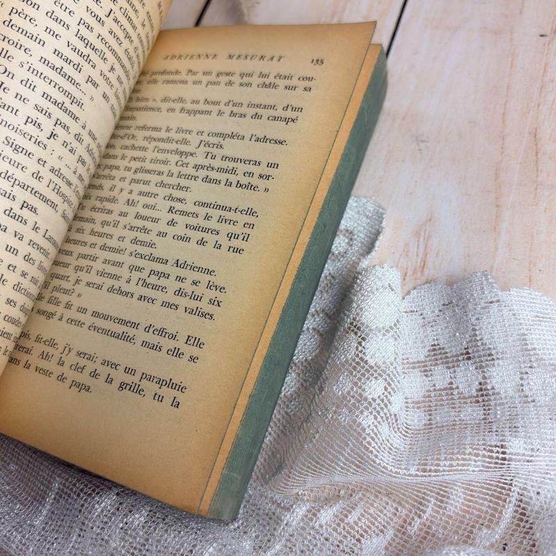 کتاب Adrienne Mesurat