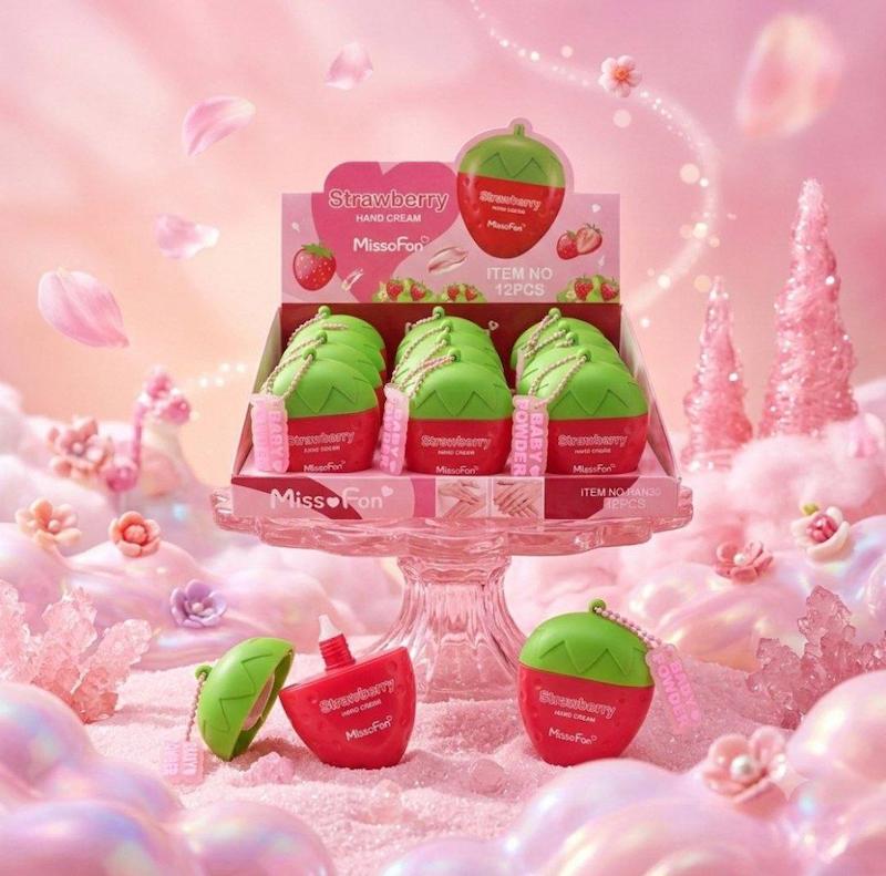 کرم دست توت فرنگی آویزدار 🍓