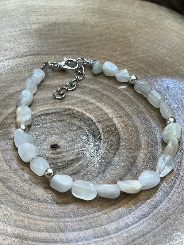 دستبند سنگ مون استون