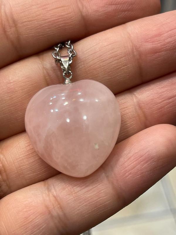 گردنبند سنگ‌ رز کوارتز تپل