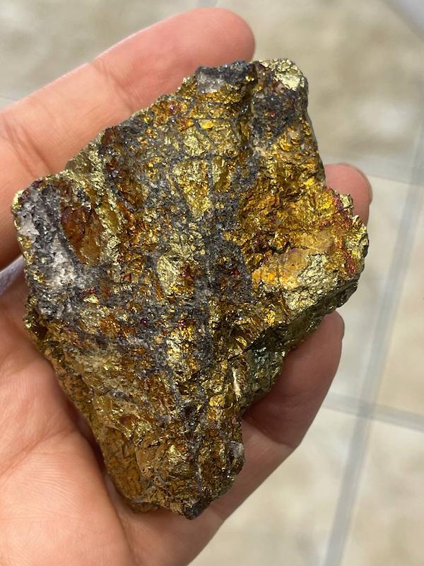 سنگ راف کلکسیونی بورنیت پیریت پر طاووسی