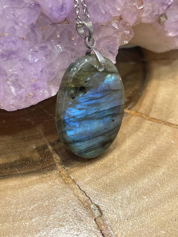 گردنبند سنگ لابرادوریت ماداگاسکار