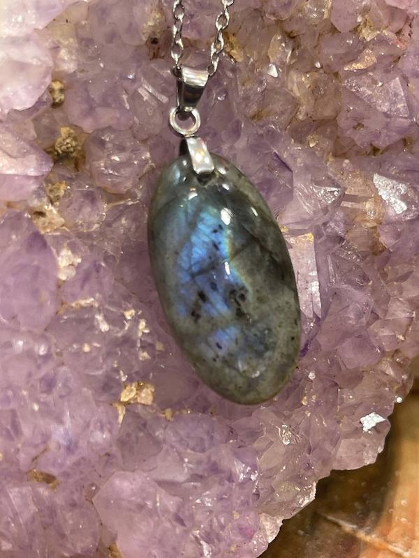 گردنبند سنگ لابرادوریت ماداگاسکار