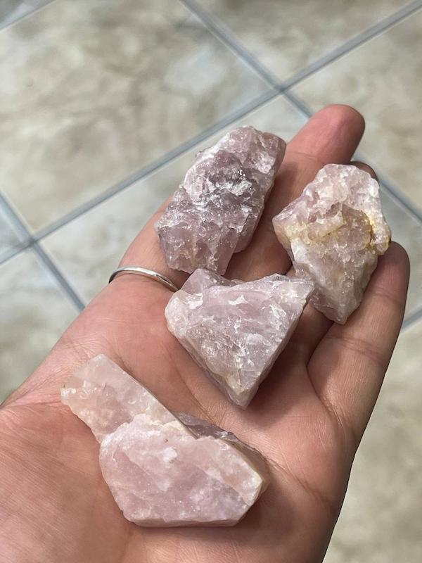 سنگ راف رز کوارتز