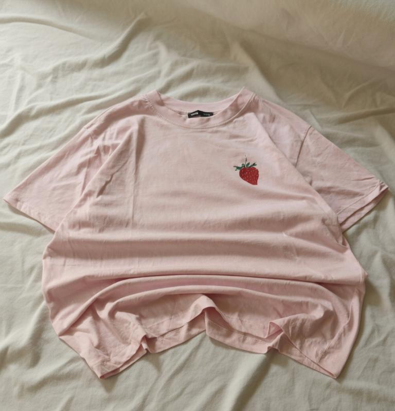 تیشرت توت فرنگی sinsay