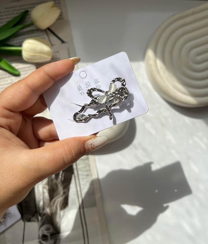 گیره انبری فلزی