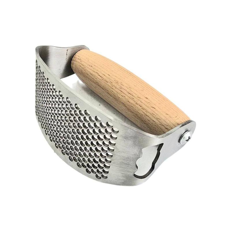 سیر له کن مُشتی دسته چوب