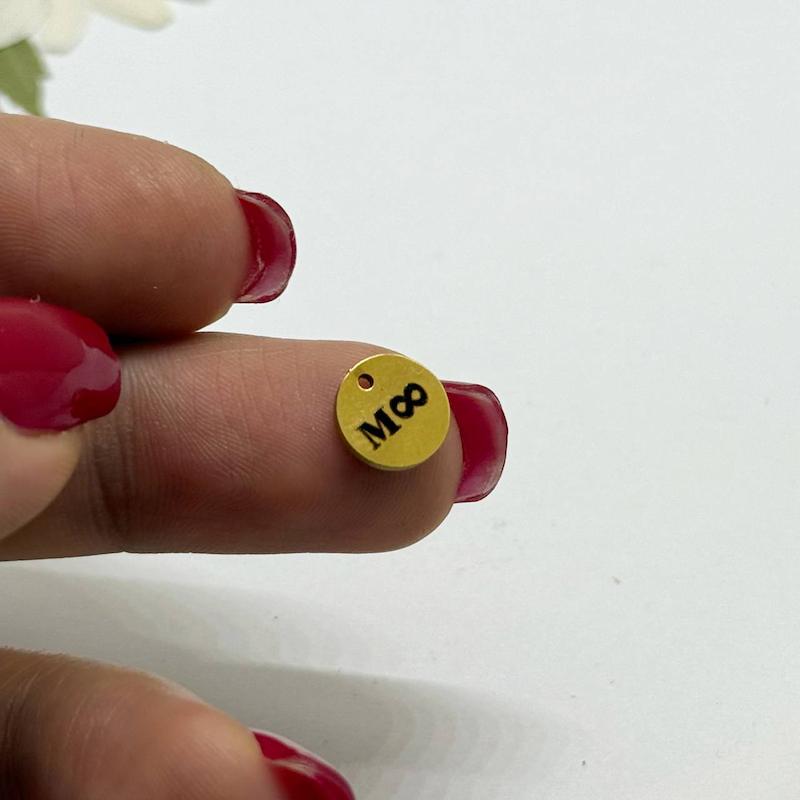 آویز دایره کوچک با حکاکی حروف