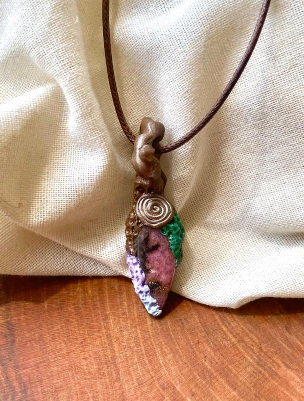 گردنبند سنگ‌ رودونیت