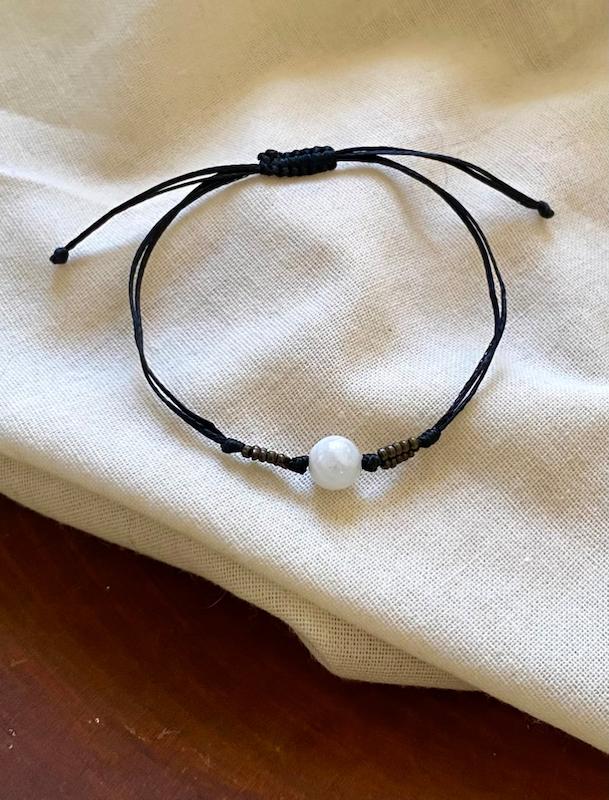 دستبند سنگ مون استون