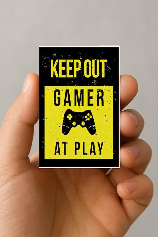 مگنت KEEP OUT gamer at play