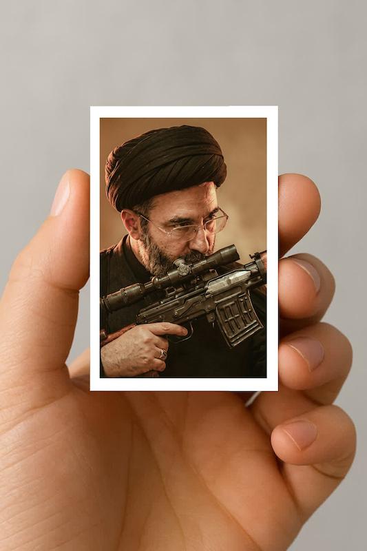مگنت مجتبی خامنه ای با اسلحه