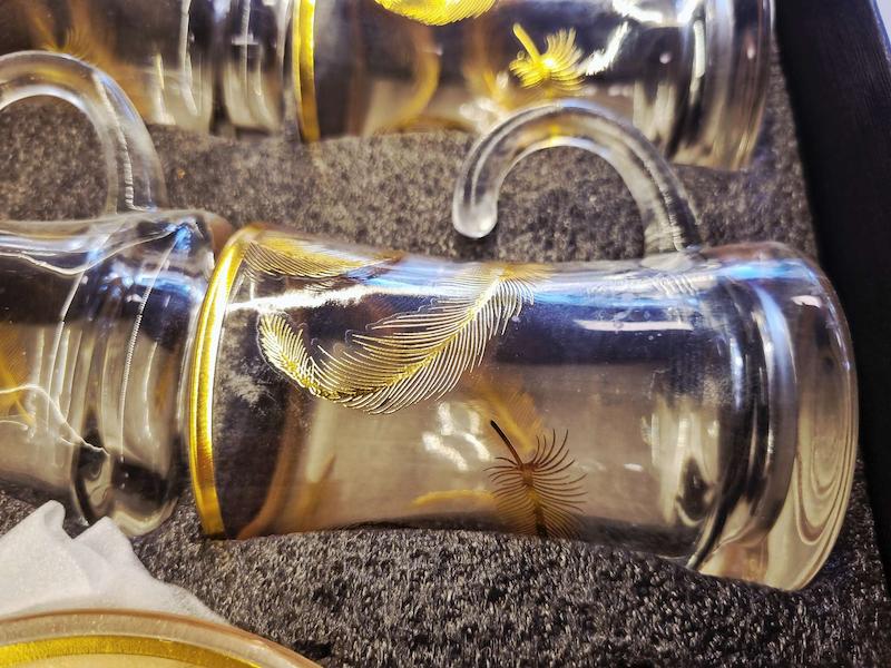 فنجان و نعلبکی طرح طلا (پر)