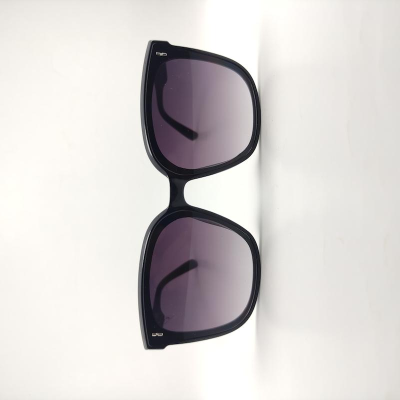 عینک آفتابی زنانه GENTLE MONSTER مدل 1001