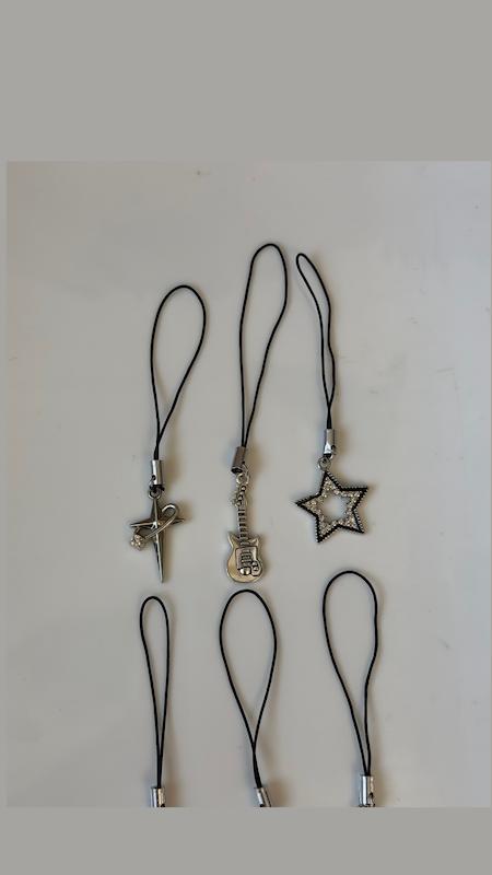 آویز گوشی 