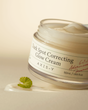 کرم ضد لک اکسیس وای Dark Spot Glow در ظرف باز
