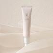 سرم دور چشم بیوتی آف جوسان Revive Eye Serum روی سطح روشن