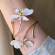 بازوبند بنگل طرح گل طلایی