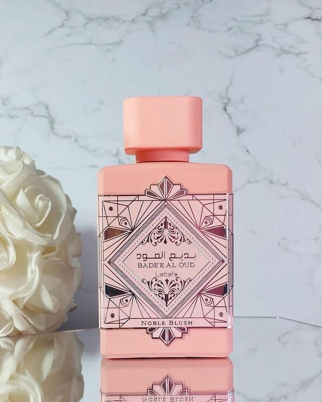 ادکلن زنانه لطافه مدل بدیع العود نوبل بلاش